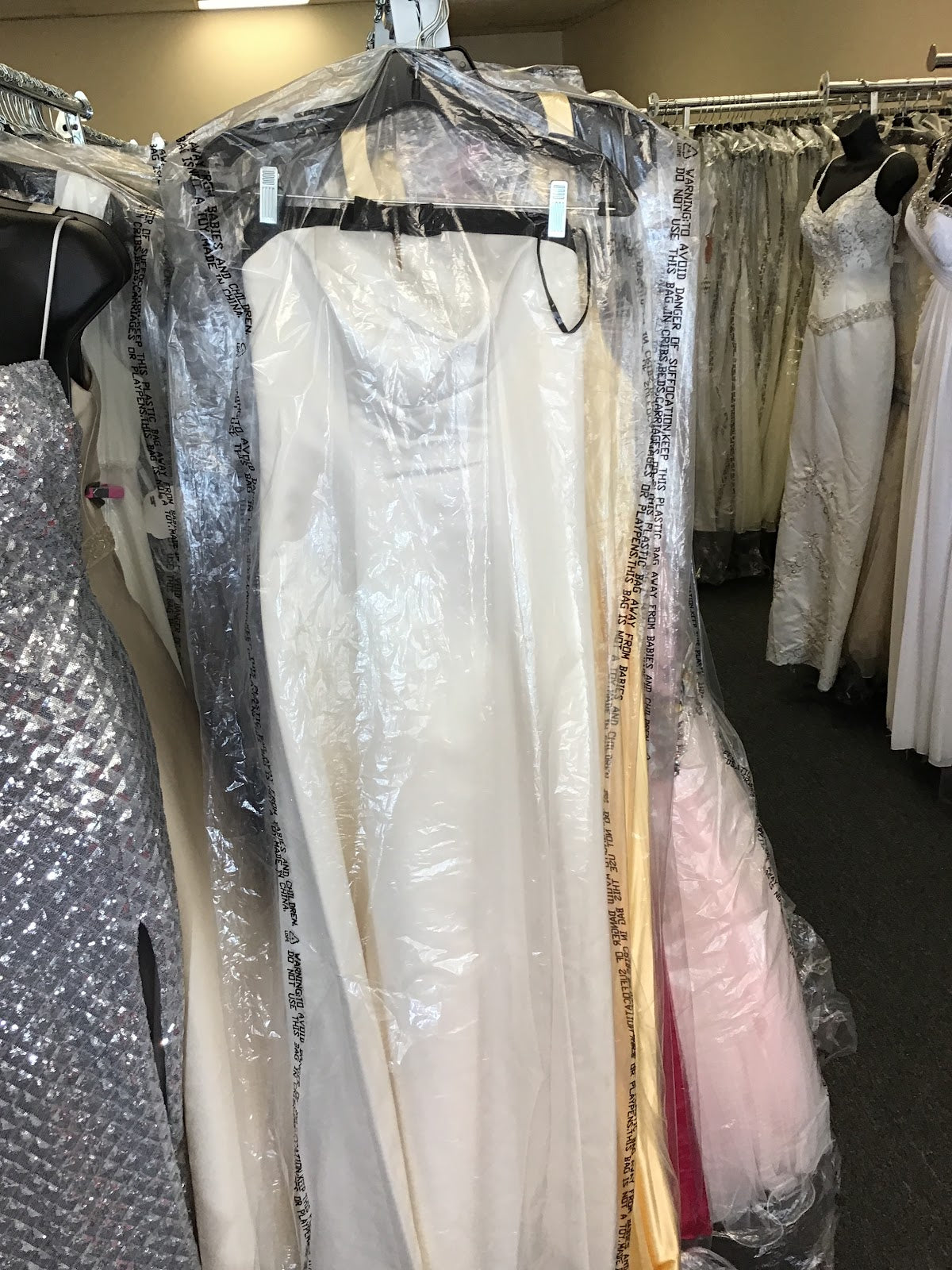 Prom-white with black details