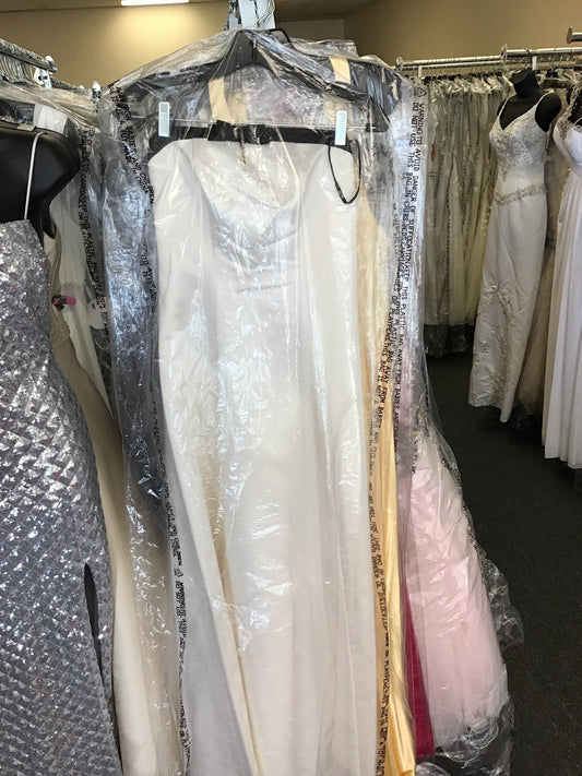 Prom-white with black details